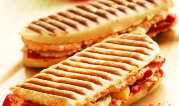 Vente de paninis et glace en continu à Lanne-en-Barétous